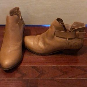 Caramel leather booties